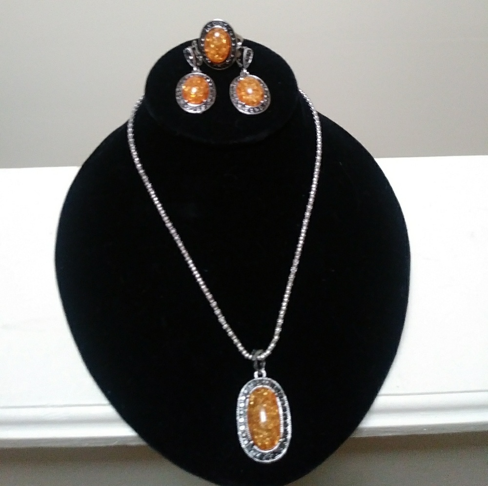 Beautiful Vintage Necklace Set
